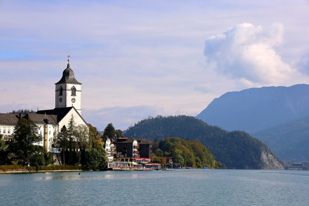 church, lake wolfgang, mountains-7471885.jpg